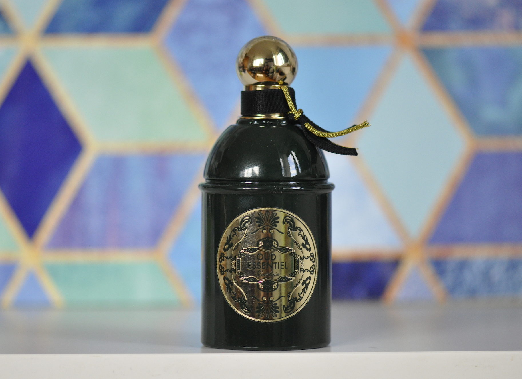 Les nouvelles eaux de parfum de Guerlain Oud Essentiel et Black